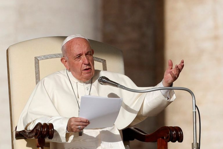 O Papa Francisco participa da audiência geral semanal no Vaticano,