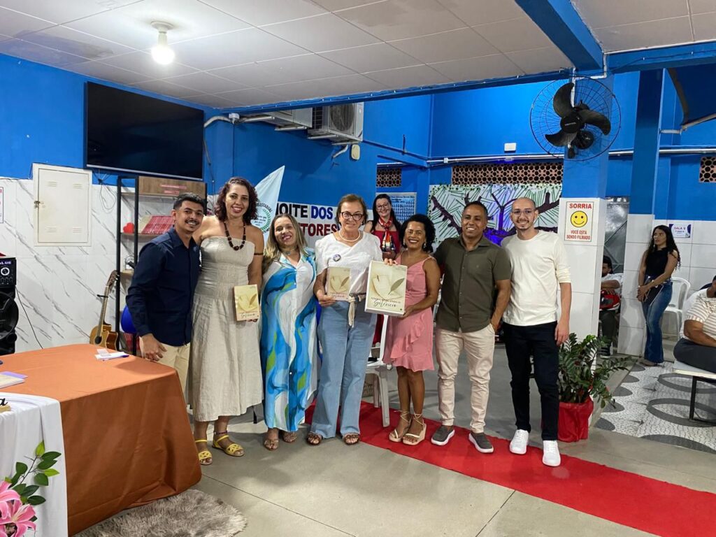 Estudantes de Juazeiro lançam livro de poesias inspirado em vivências pessoais